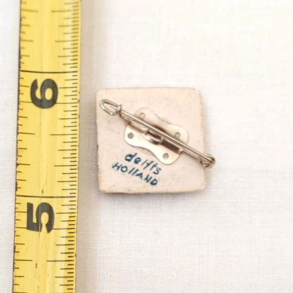 Delft Holland Porcelain Brooch - Picture 6 of 7